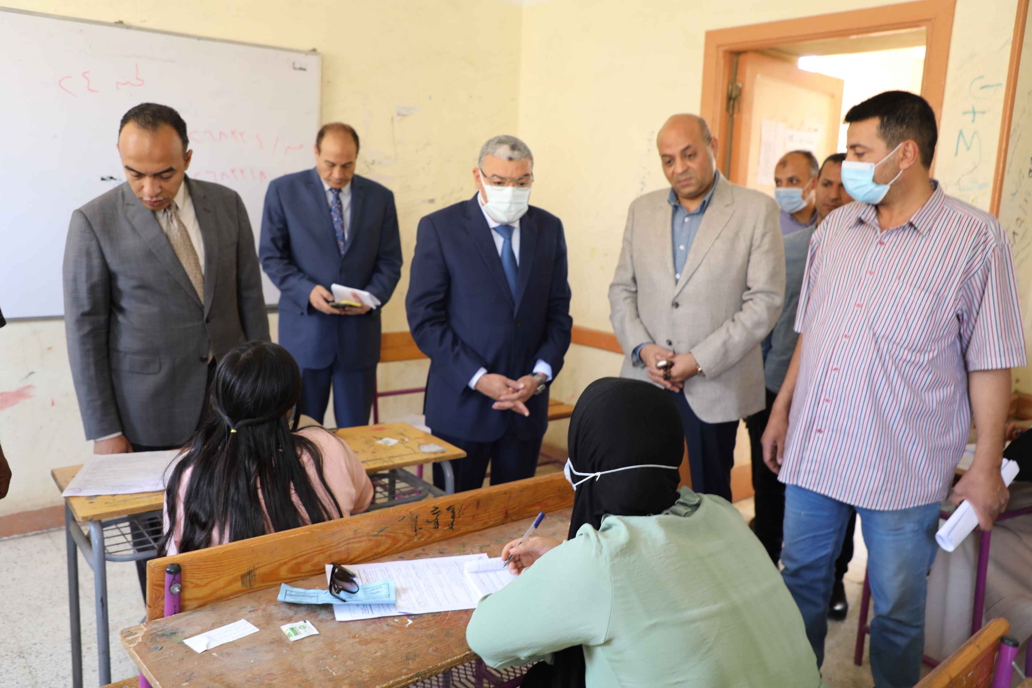 محافظ المنيا يتفقد لجان الامتحان  (4)