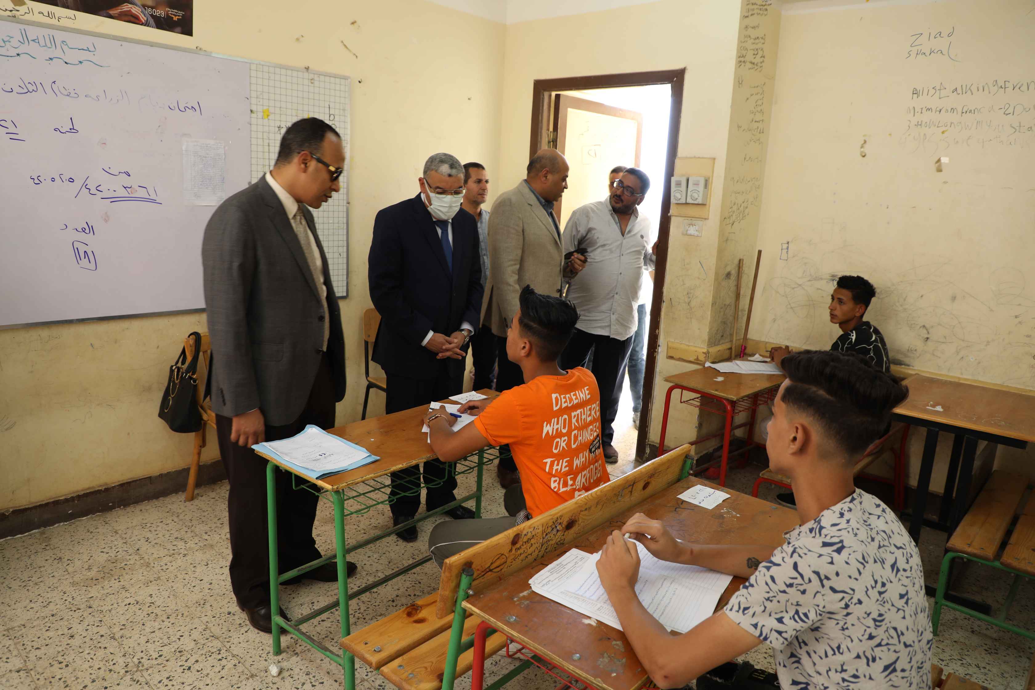 محافظ المنيا يتفقد لجان الامتحان  (1)