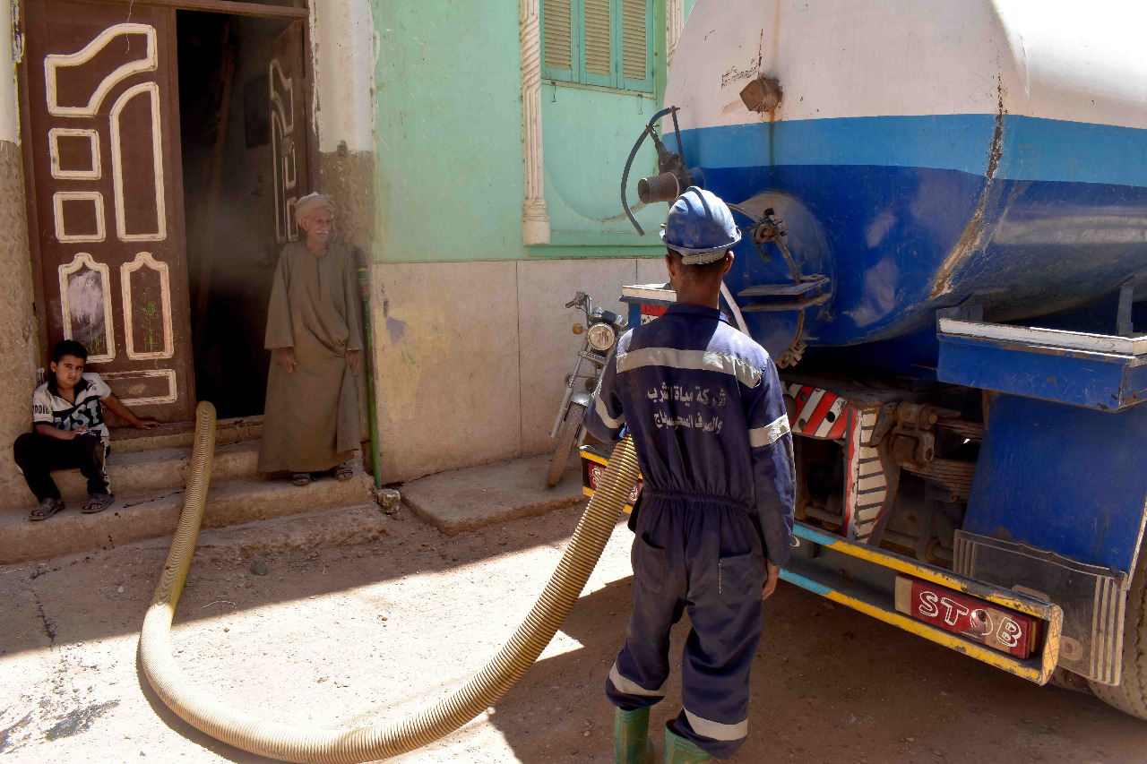 قافلة مائية لخدمات مياه الشرب والصرف الصحي،بسوهاج (6)