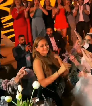 نيللى كريم ترقص فى حفل زفاف ابنة مدحت العدل