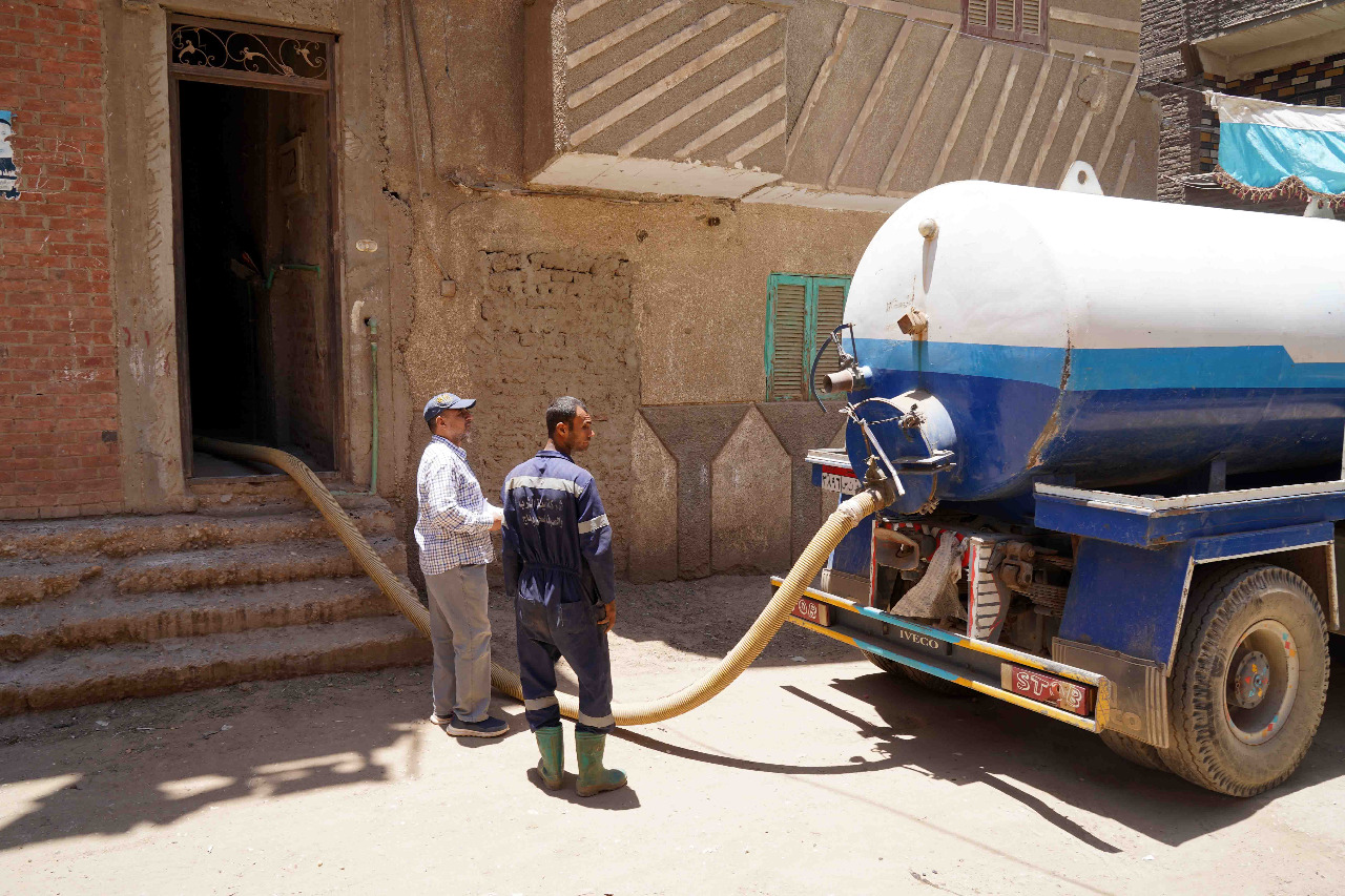 قافلة مائية لخدمات مياه الشرب والصرف الصحي،بسوهاج (7)