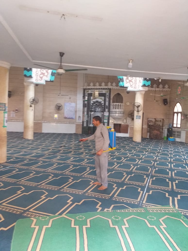 رش المساجد وتطهيرها بالمحلة