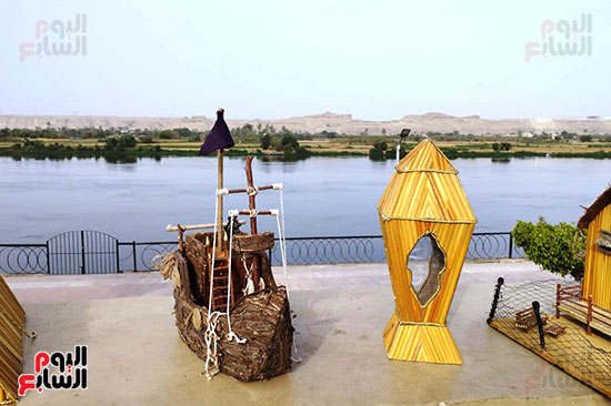 إبراهيم حول حشائش النيل بالمنيا لتحف فنية تزين المنازل (4)