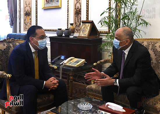 رئيس-الوزراء-يلتقي-محافظ-البنك-المركزي-(1)