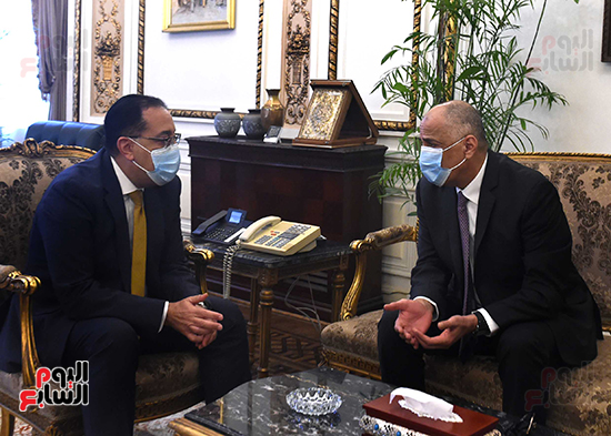 رئيس-الوزراء-يلتقي-محافظ-البنك-المركزي-(2)