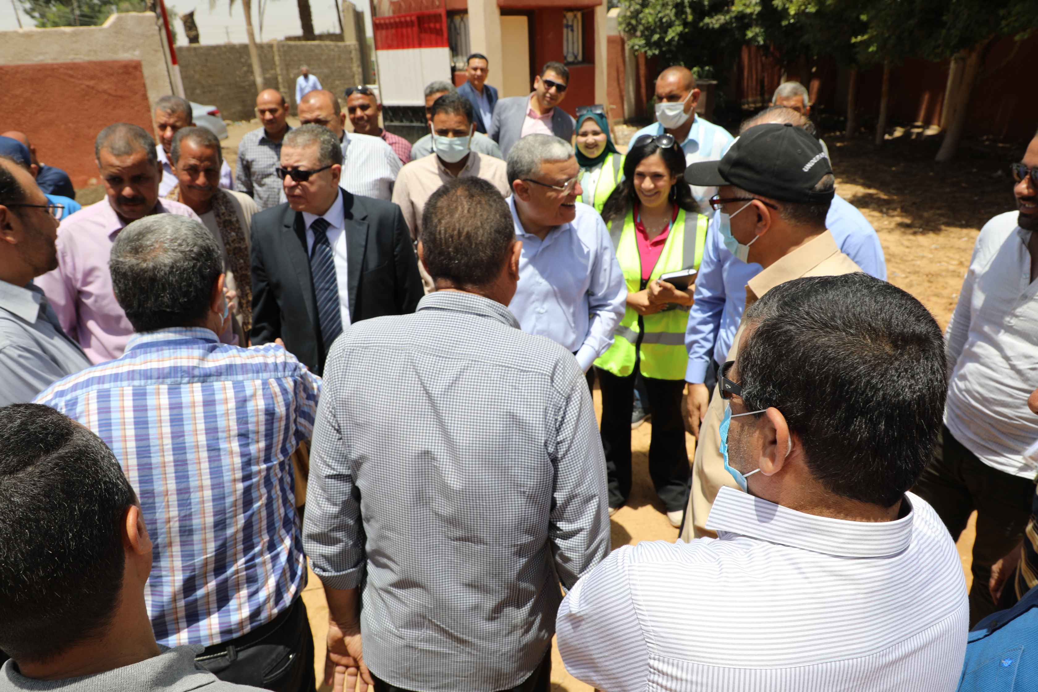 محافظ المنيا يشهد التسليم الابتدائي لعدد من مشروعات حياة كريمة بمركز ابوقرقاص (4)