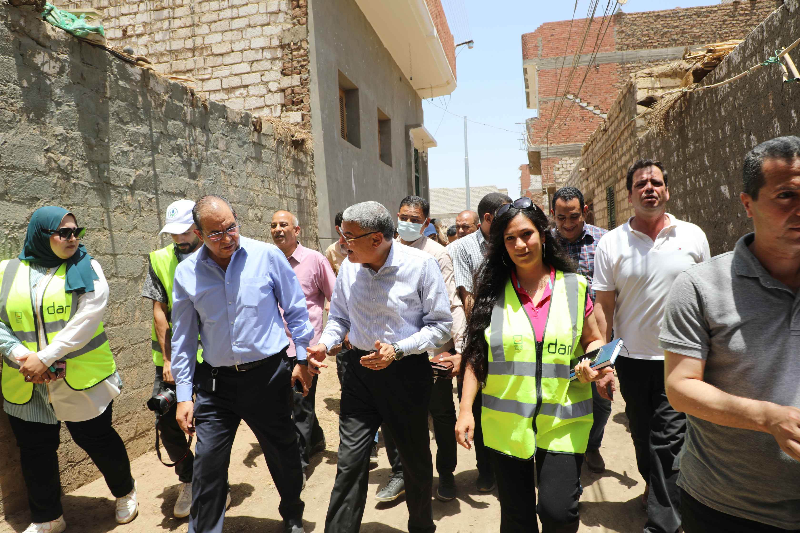 محافظ المنيا يشهد التسليم الابتدائي لعدد من مشروعات المبادرة الرئاسية حياة كريمة بمركز ابوقرقاص (4)