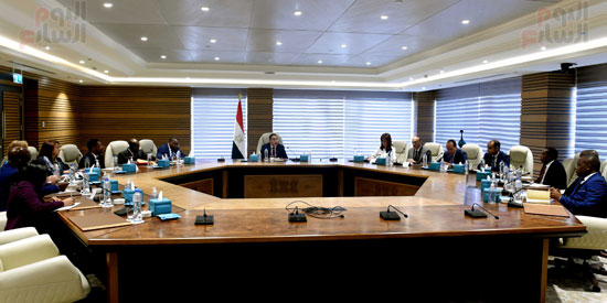 رئيس الوزراء يلتقي مفوض الاتحاد الأفريقي للشئون الاقتصادية (9)