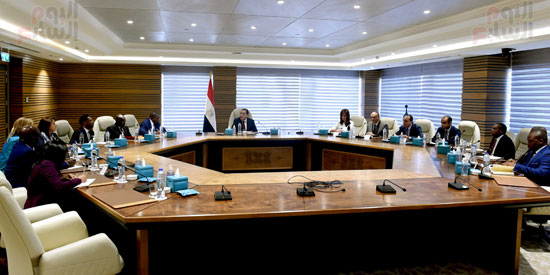 رئيس الوزراء يلتقي مفوض الاتحاد الأفريقي للشئون الاقتصادية (10)