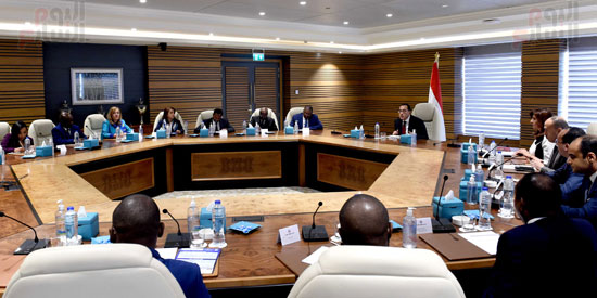 رئيس الوزراء يلتقي مفوض الاتحاد الأفريقي للشئون الاقتصادية (4)