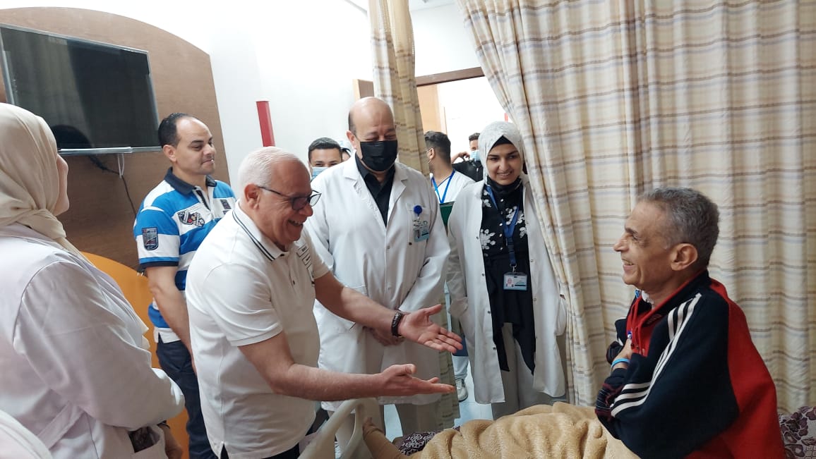 محافظ بورسعيد يزور مستشفى النصر التخصصي  (3)