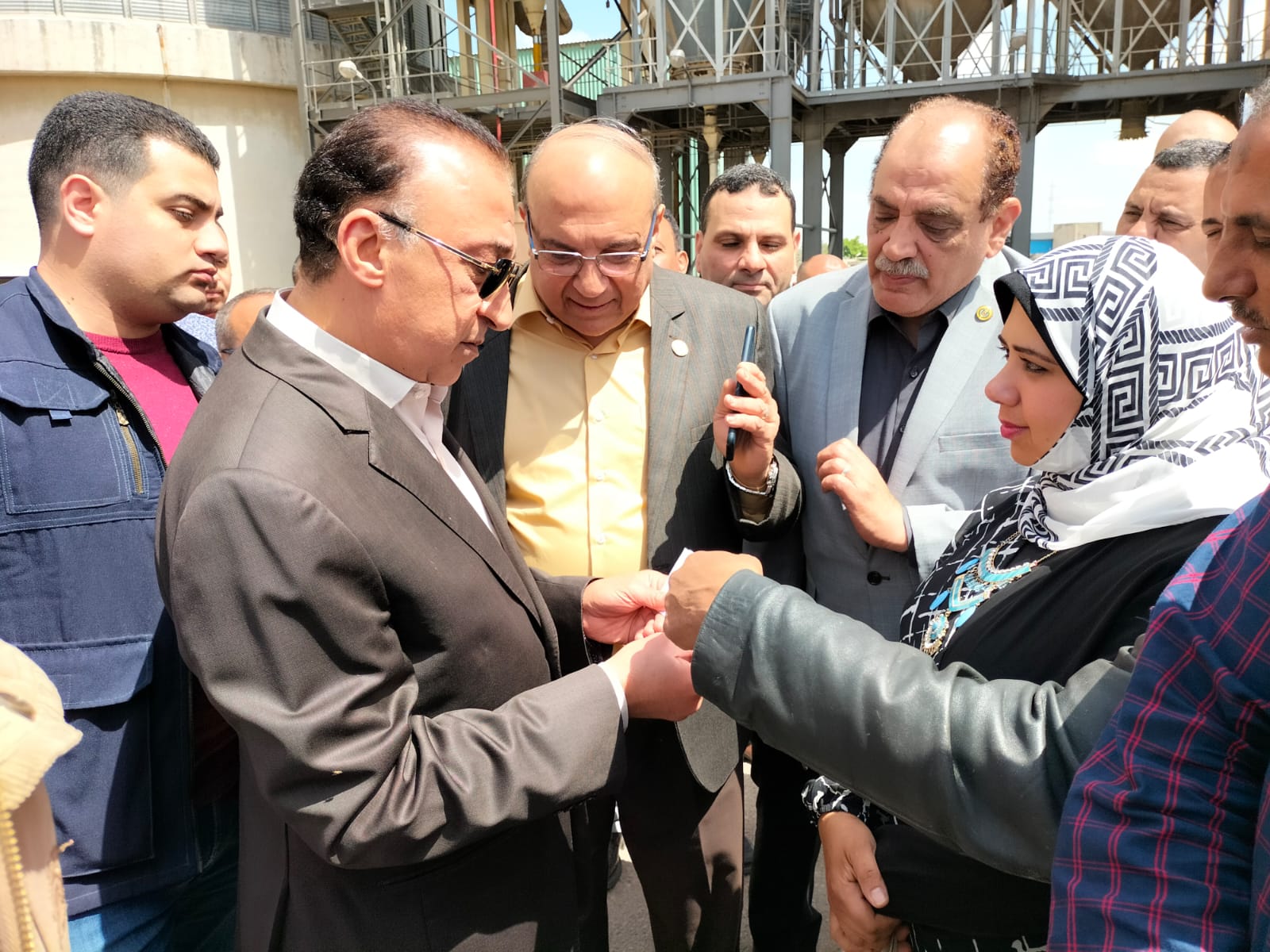 محافظ الاسكندرية يتفقد توريد القمح بصوامع التخزين (7)