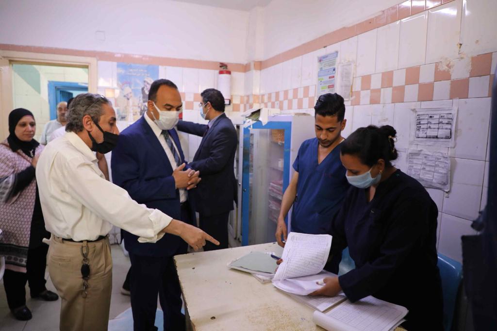 نائب محافظ المنيا يتفقد مستشفى المنيا العام ومصر الحرة (7)
