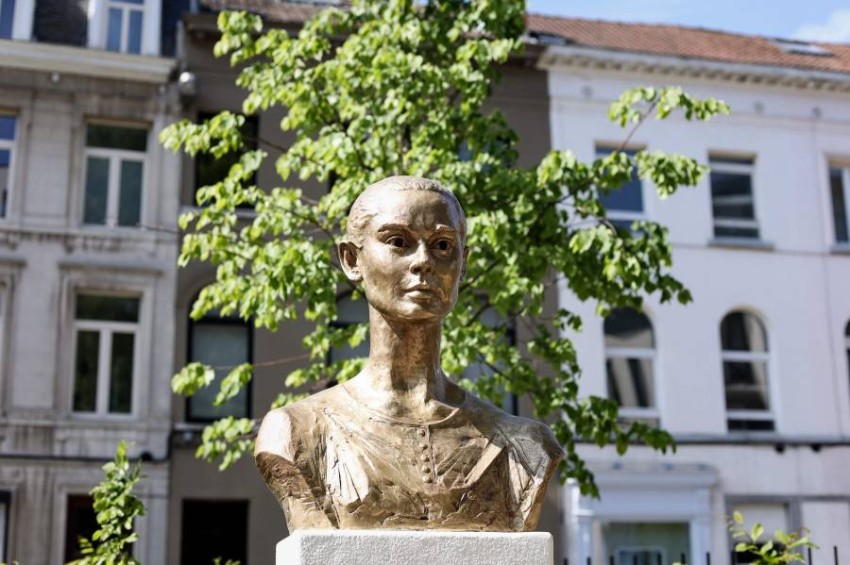 تكريم أودرى هيبورن بتدشين تمثال لها أمام منزل طفولتها