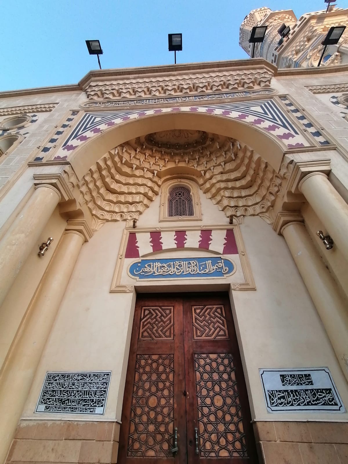 مسجد عبد العزيز رضوان من الدخل
