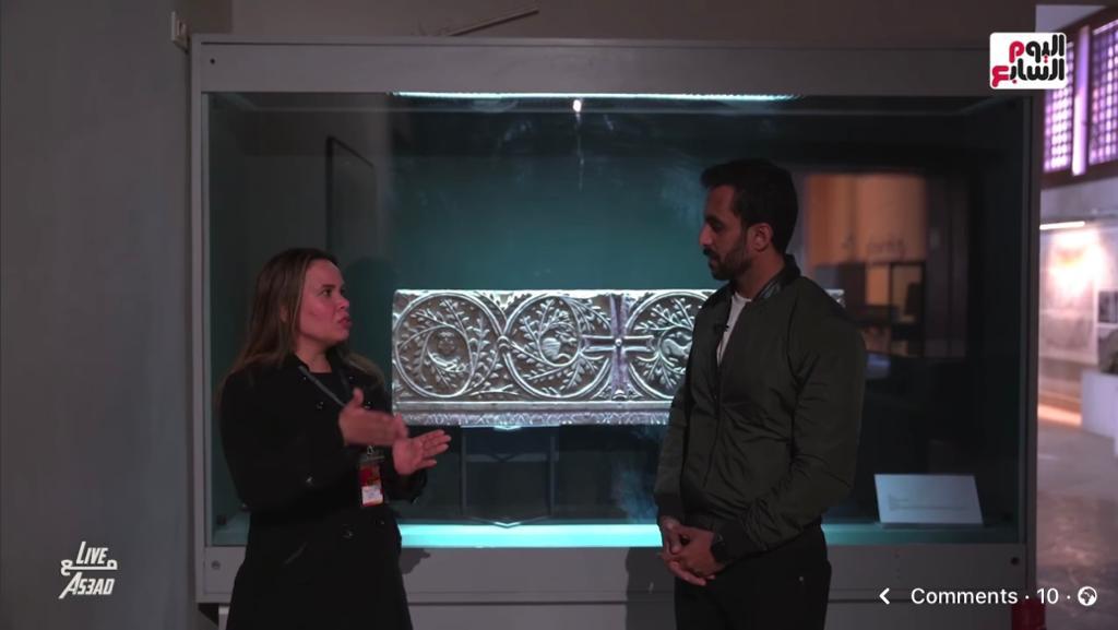 الزميل محمد أسعد والاستاذة هيام رشدي داخل المتحف القبطى (3)