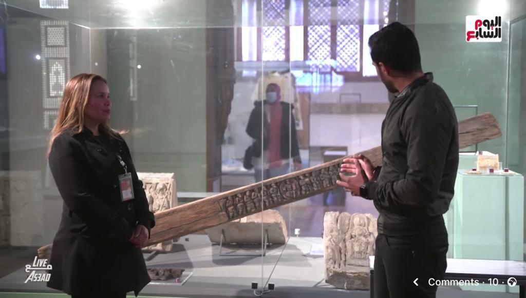 الزميل محمد أسعد والاستاذة هيام رشدي داخل المتحف القبطى (6)