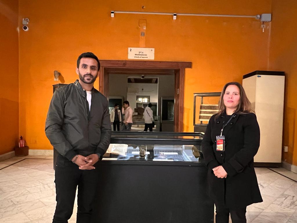 الزميل محمد أسعد والاستاذة هيام رشدي داخل المتحف القبطى (4)