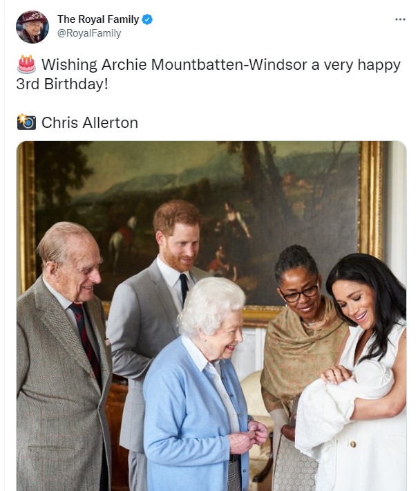 الملكة إليزابيث تهنئ حفيدها أرتشى ابن الأمير هارى بعيد ميلاده