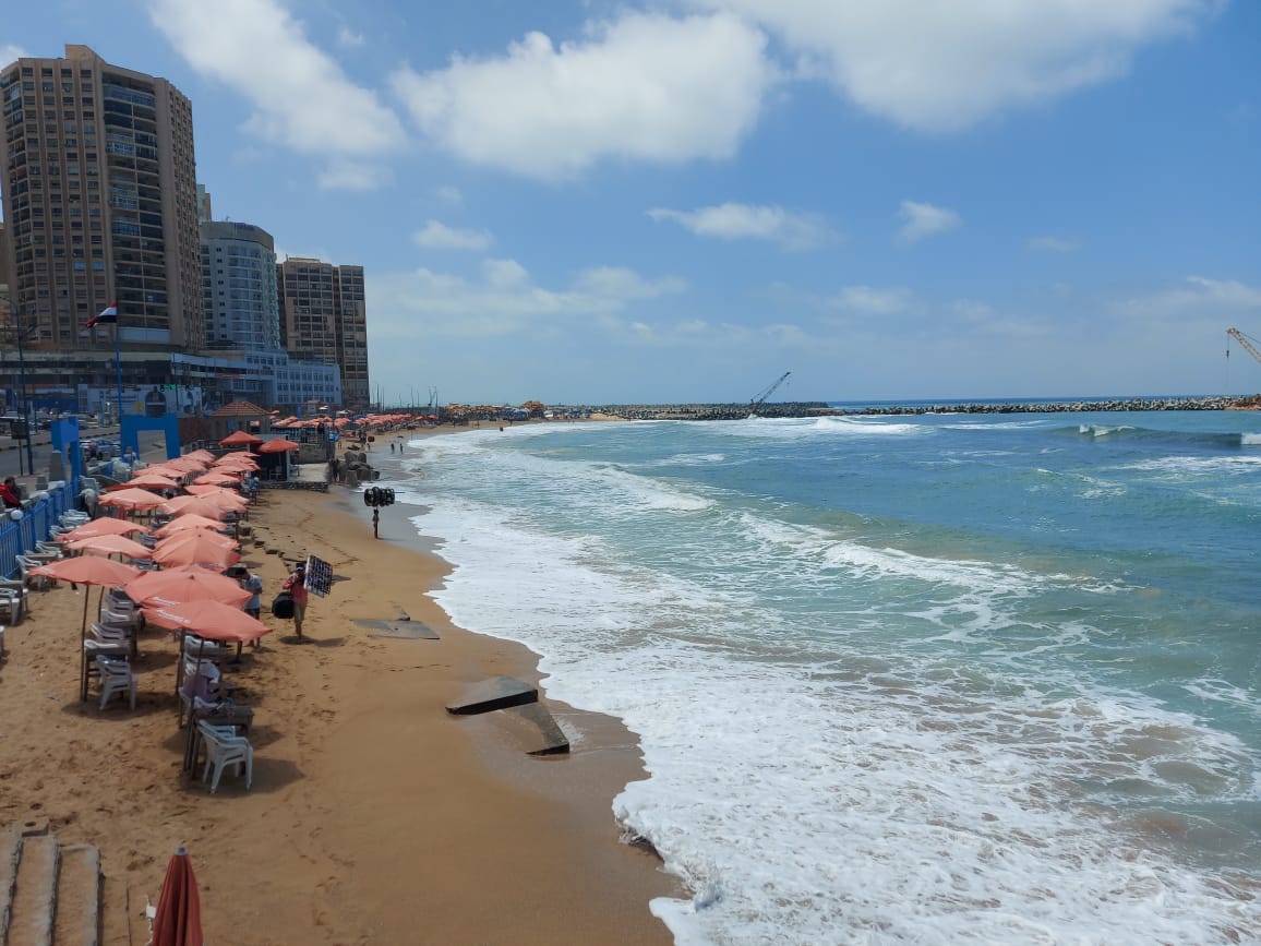 رفع الرايات الحمراء بسبب إرتفاع الأمواج (16)