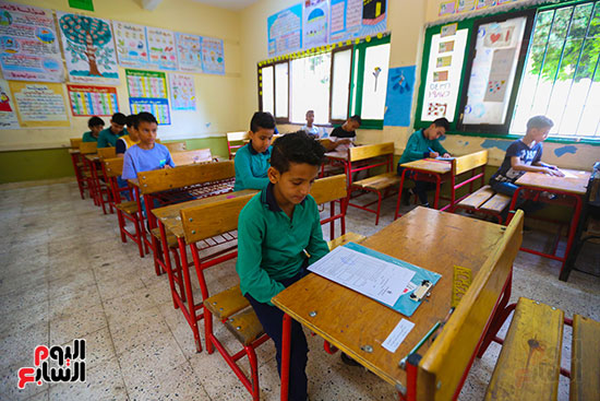 توزيع روقه الاجابه على الطلبه 