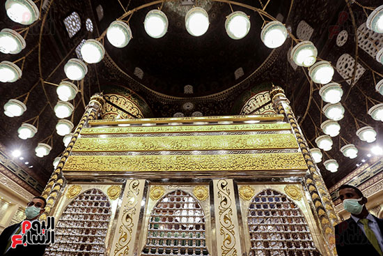 فتح مقام ومسجد الحسين أمام المصلين والزوار (2)