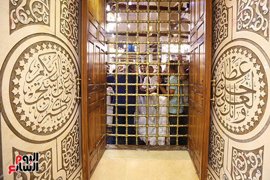 فتح مقام ومسجد الحسين أمام المصلين والزوار (7)