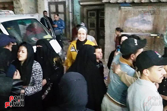 أسر-الصيادون-يستقبلون-ذويهم-عقب-عودتهم--(5)