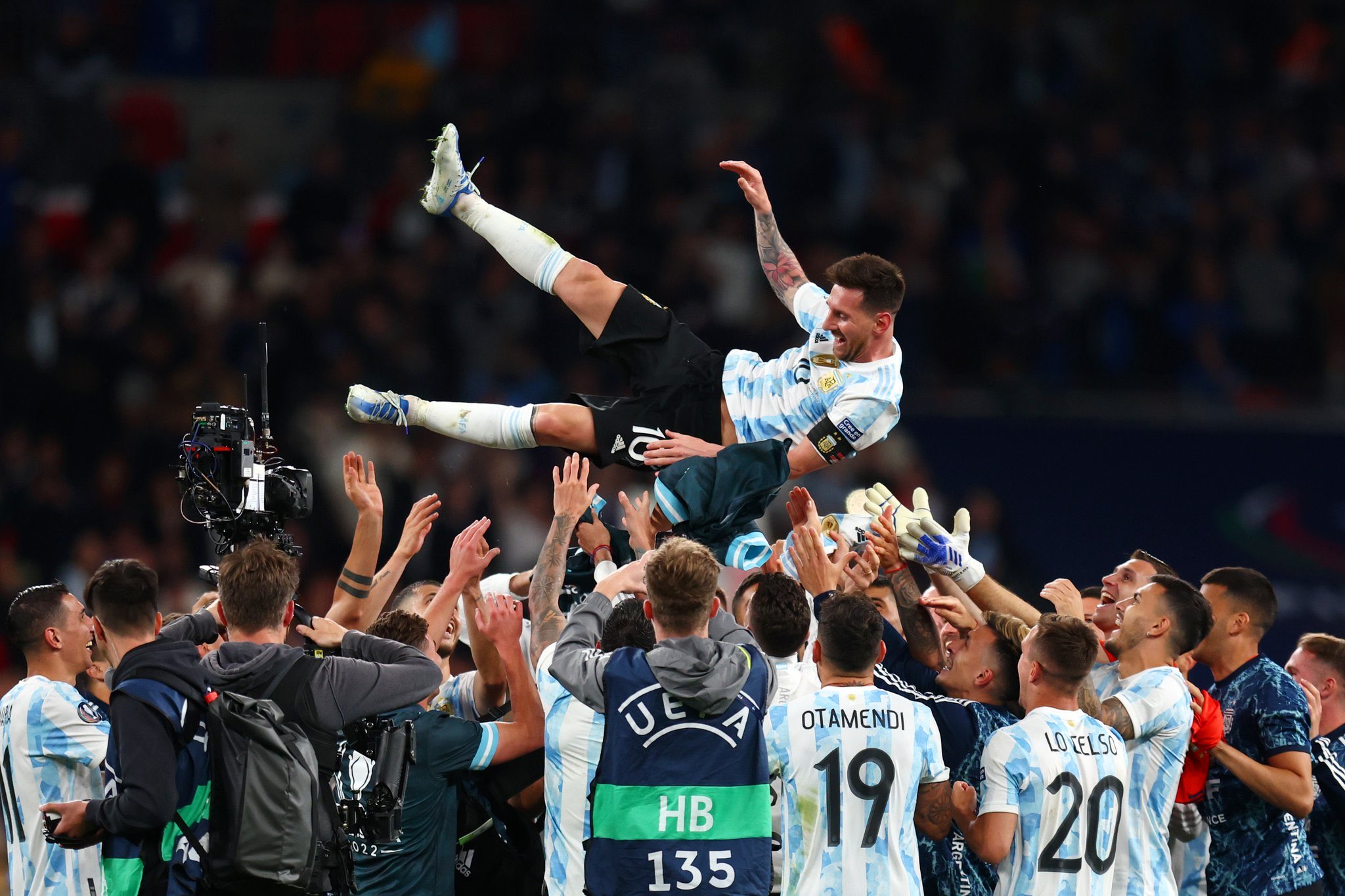 منتخب الأرجنتي يتوج بلقب كأس الأبطال (6)