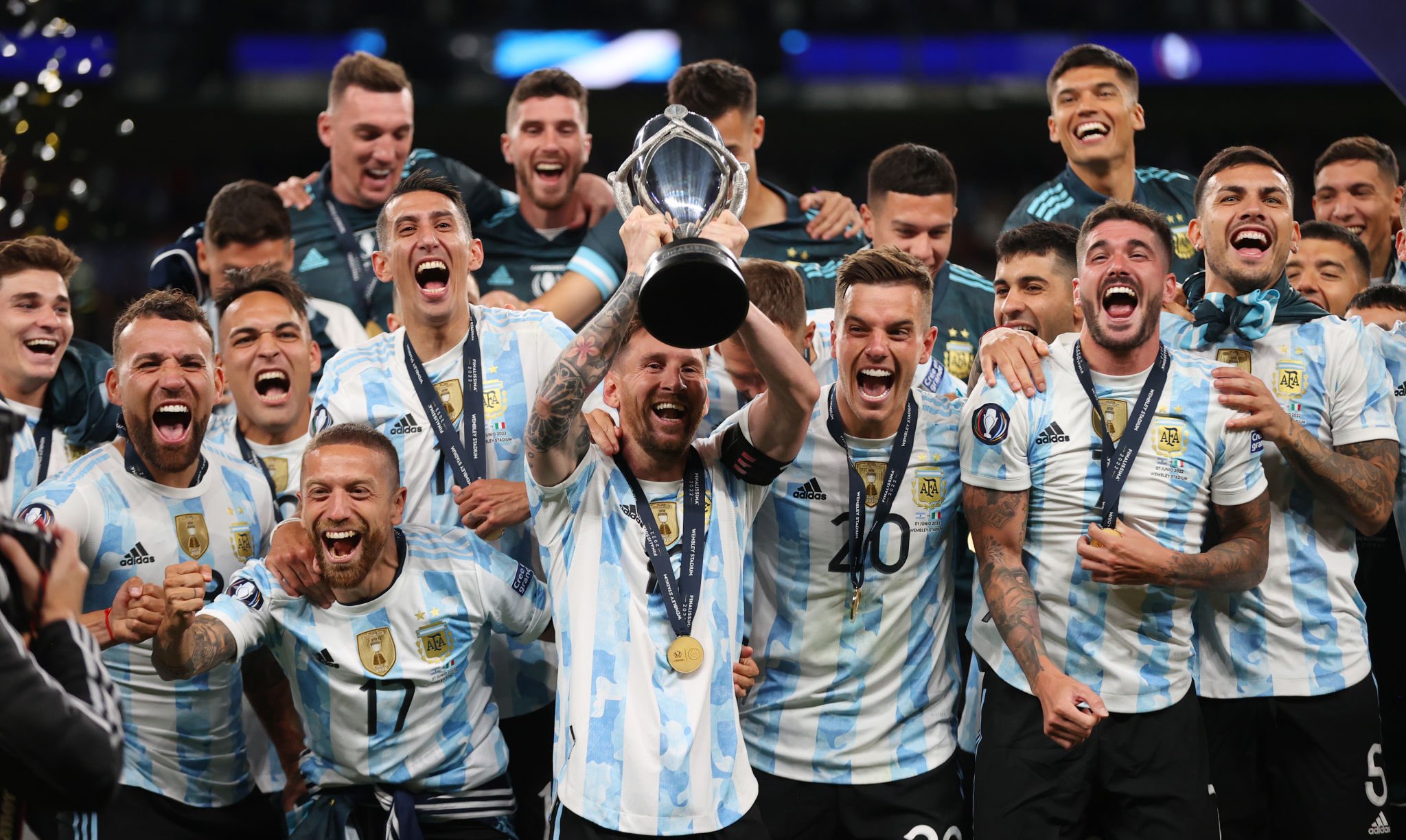 منتخب الأرجنتي يتوج بلقب كأس الأبطال (9)