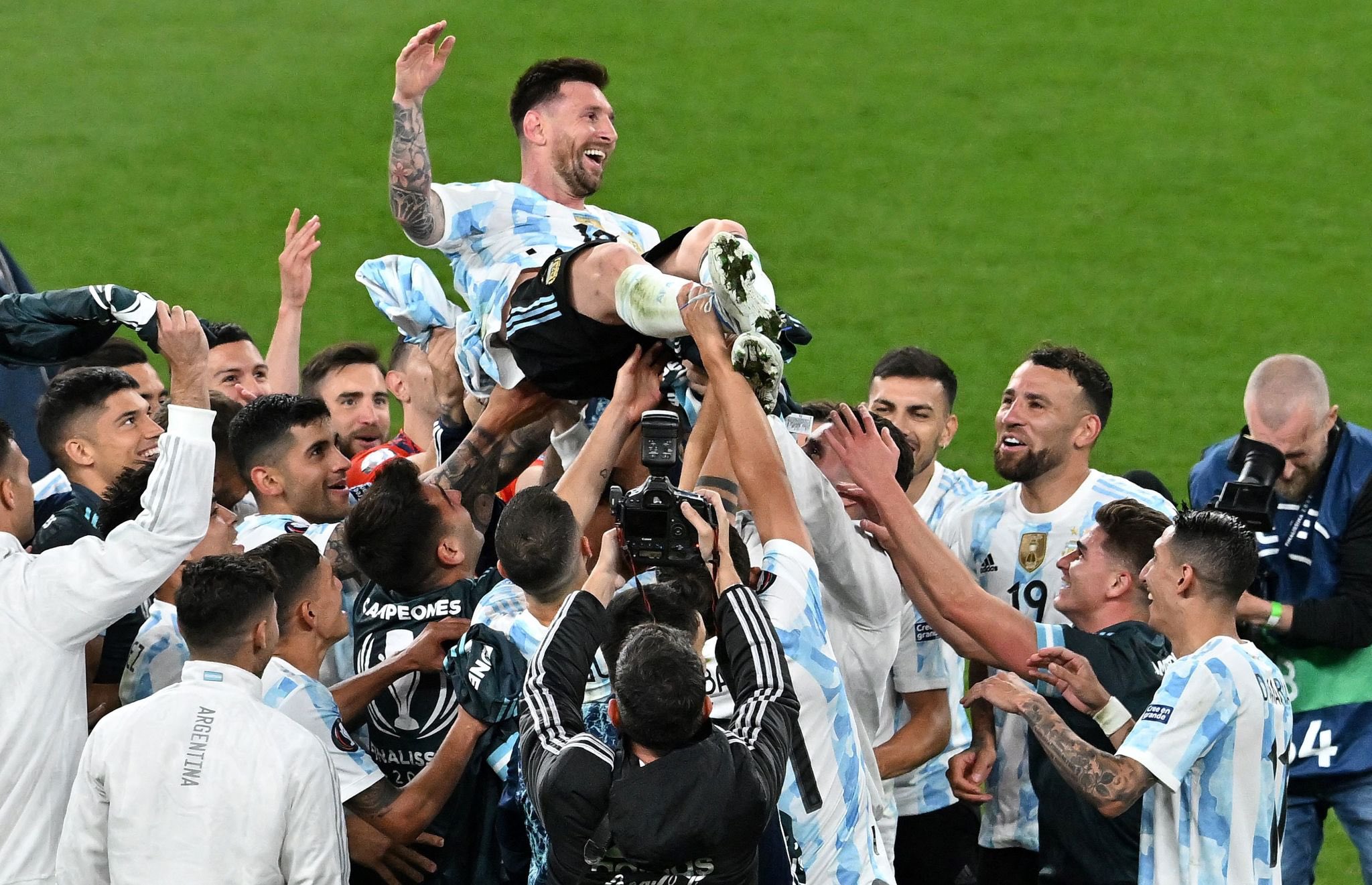 منتخب الأرجنتي يتوج بلقب كأس الأبطال (7)