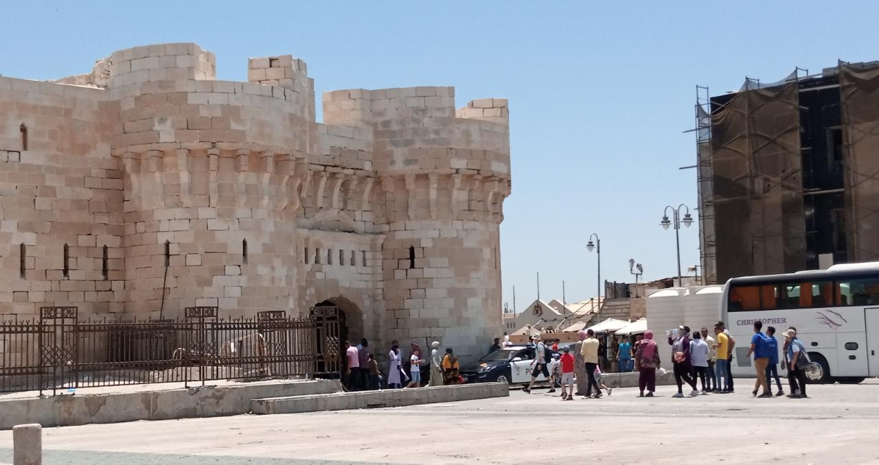 إقبال المواطنين علي قلعة قايتباي بالإسكندرية (4)