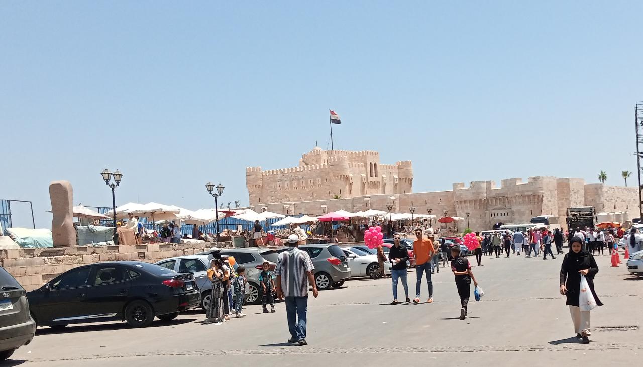 إقبال المواطنين علي قلعة قايتباي بالإسكندرية (3)