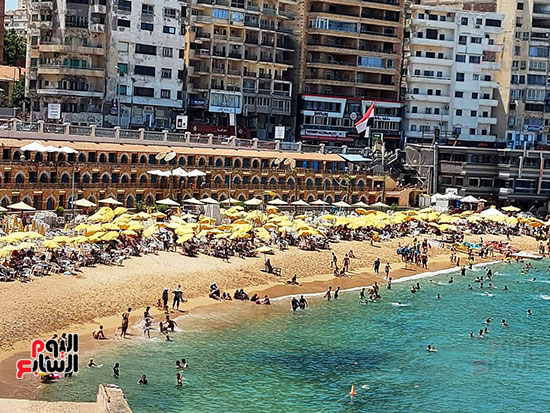 شواطئ-الإسكندرية-بعد-ارتفاع-درجات-الحرارة-(4)