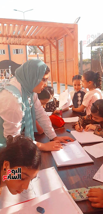 شمس-طالبة-إعدادى-تهوى-رسم-البورتريهات-(3)