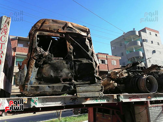 سائقو-الكردي-يضربون-المثل-في-الشدائد-بعد-احتراق-سيارتة-ووفاة-ابنه-بداخلها-شراء-سيارة-جديدة-وتجهيزها-الان-من-قبل-السائقين-(5)