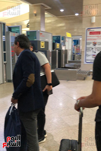 بعثة-المنتخب-تصل--مطار-القاهرة-استعدادا-للسفر-الي-كوريا-الجنوبية--(5)