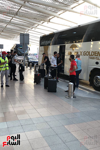 بعثة-المنتخب-تصل--مطار-القاهرة-استعدادا-للسفر-الي-كوريا-الجنوبية--(15)