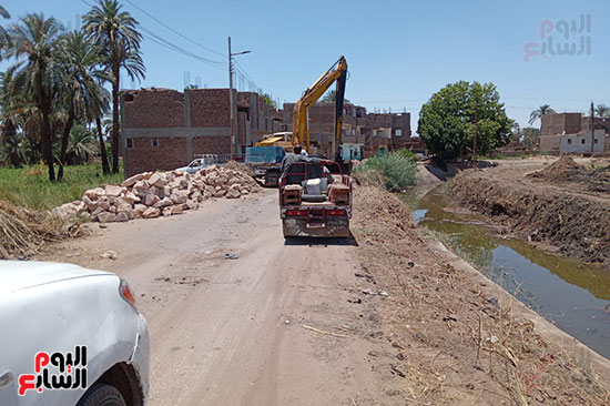 مدينة-الزينية-تبدء-التجهيزات--لتأهيل-وتبطين-ترعة-الأقصر-(1)