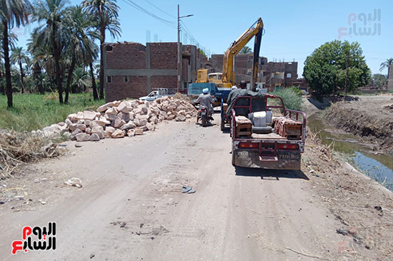 مدينة-الزينية-تبدء-التجهيزات--لتأهيل-وتبطين-ترعة-الأقصر-(3)