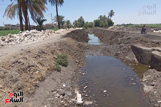 مدينة-الزينية-تبدء-التجهيزات--لتأهيل-وتبطين-ترعة-الأقصر-(4)