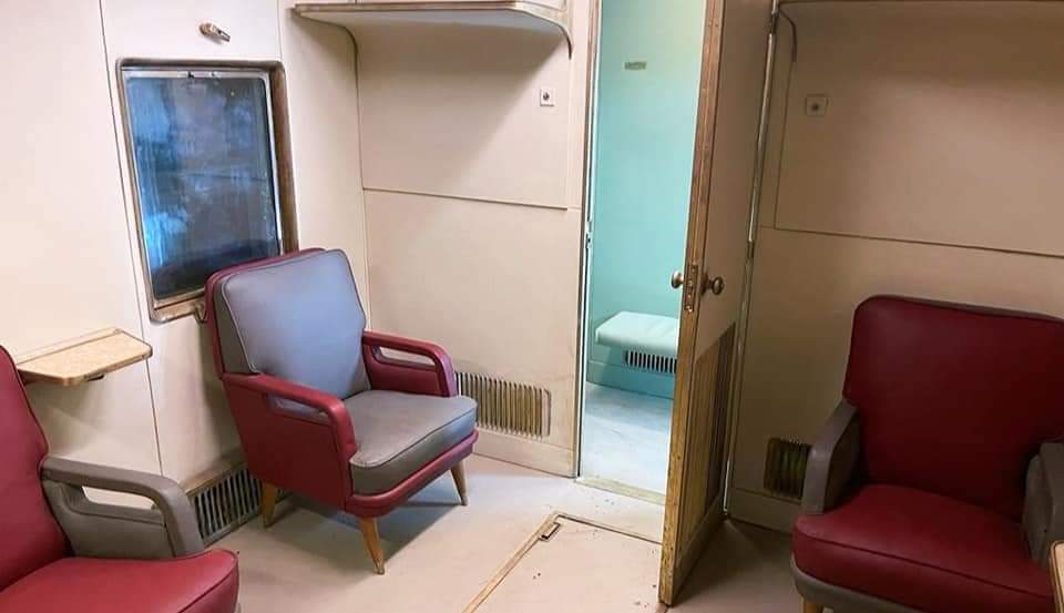 غرفة داخل قطار الملك فاروق
