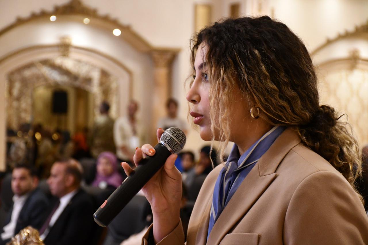 وزيرا الشباب والبيئة يشهدان جلسة قضية المناخ من جلاسكو إلى شرم الشيخ (7)
