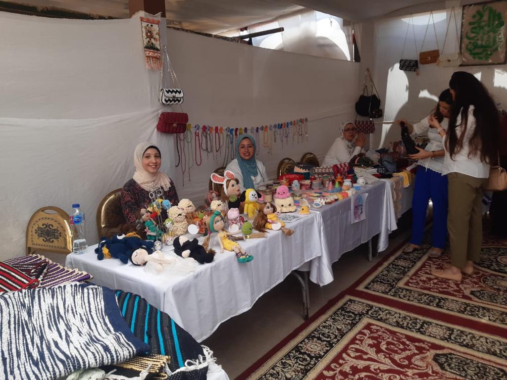 وحدة أيادي مصر بالمنيا تشارك في معرض للحرف اليدوية والتراثية  (2)