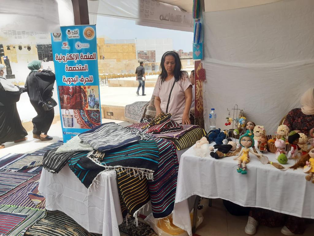 وحدة أيادي مصر بالمنيا تشارك في معرض للحرف اليدوية والتراثية  (3)