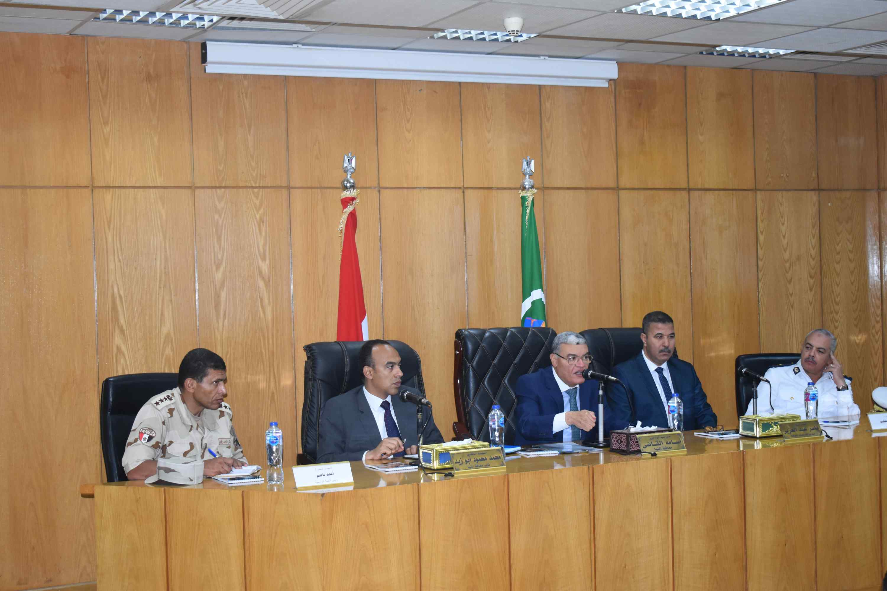 اجتماع محافظ المنيا لمتابعة ملف ازالة التعديات على الاراضى الزراعية (8)