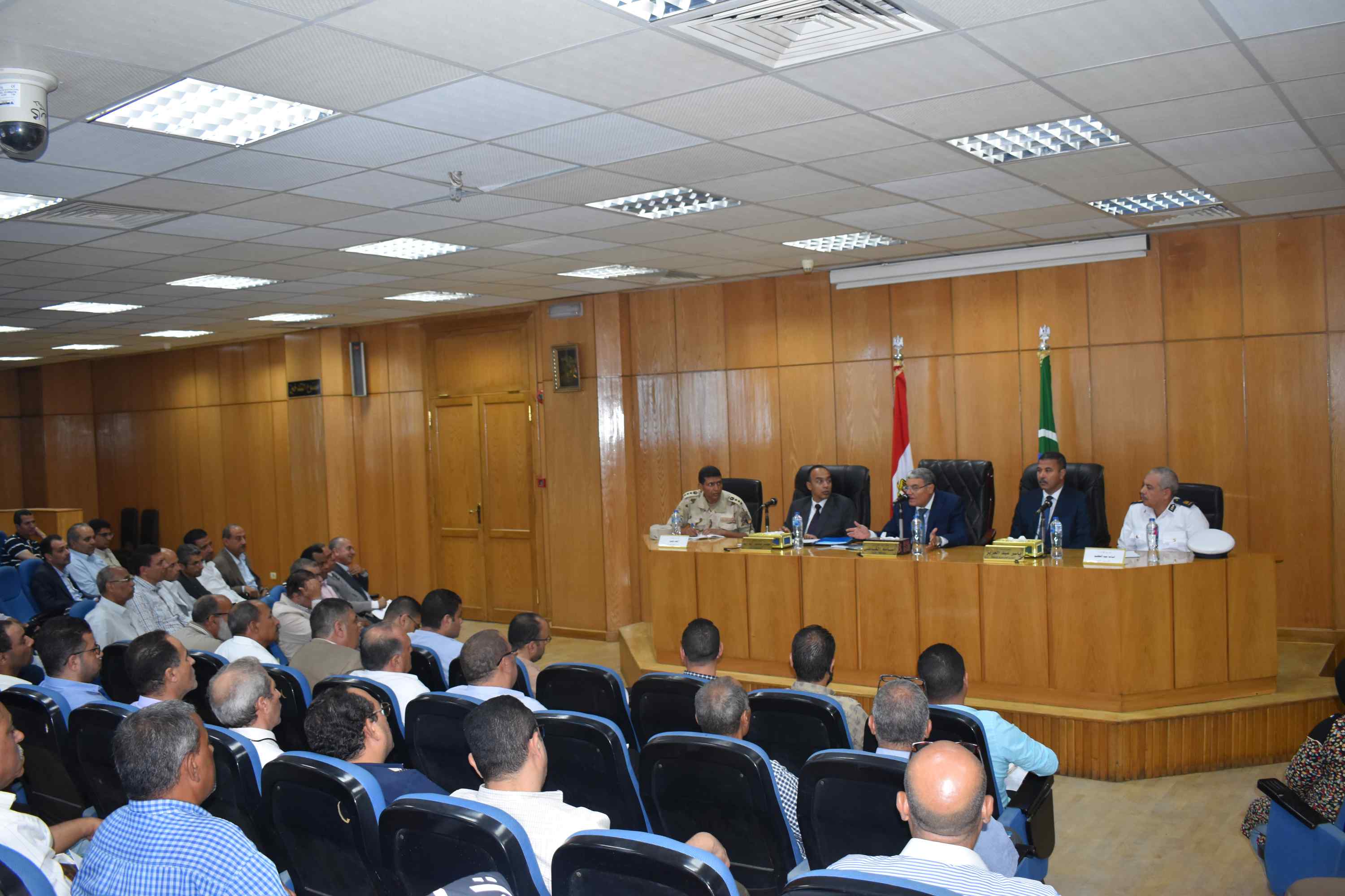 اجتماع محافظ المنيا لمتابعة ملف ازالة التعديات على الاراضى الزراعية (7)