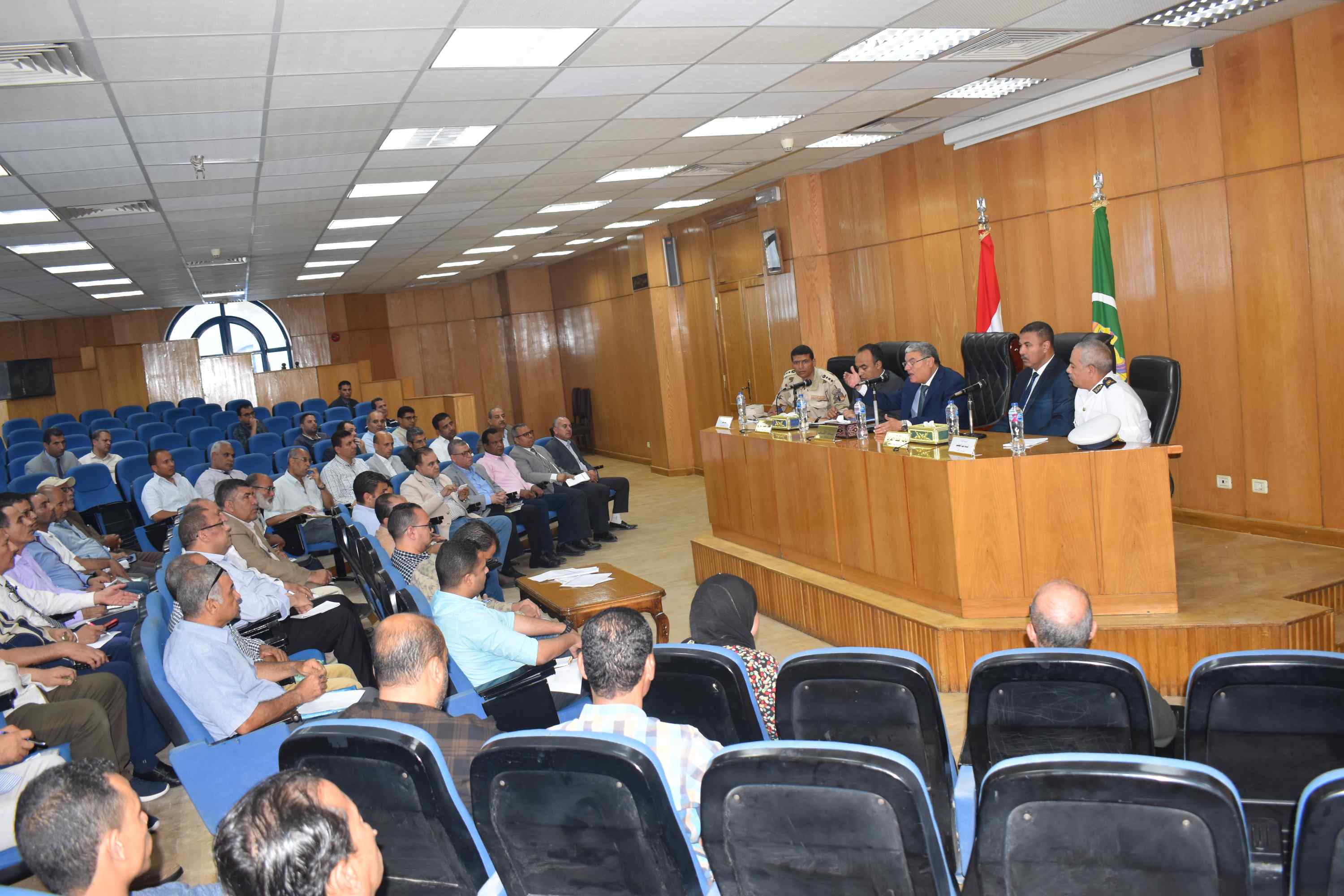 اجتماع محافظ المنيا لمتابعة ملف ازالة التعديات على الاراضى الزراعية (6)