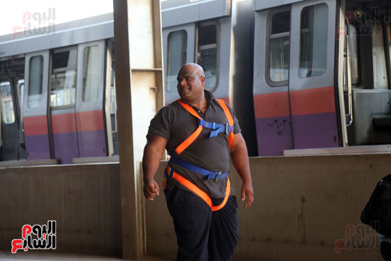 اشرف كابونجا ينجح في جذب ٦ عربات مترو  (9)