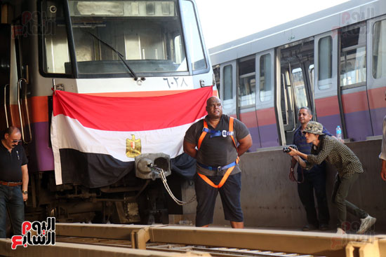 اشرف كابونجا ينجح في جذب ٦ عربات مترو  (5)